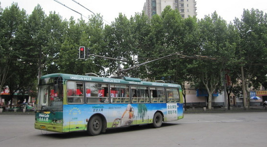 15日起洛阳市16条公交线路执行冬季行车运营时间1
